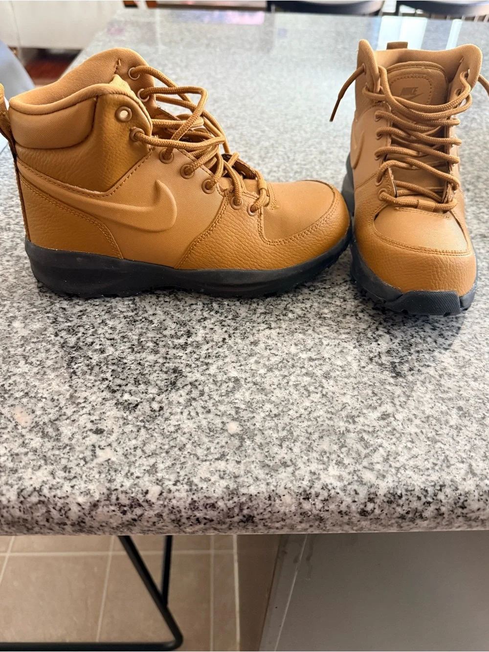 Nike Manoa Leather Wheat Black Boots Kids Size 4.5Y